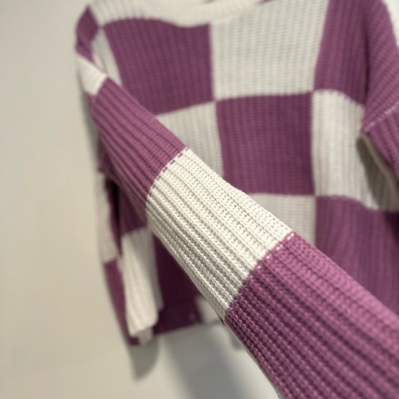 Moon And Madison Sz: M  White & Purple Checkered Long Sleeve Cropped Sweater - Picture 8 of 10